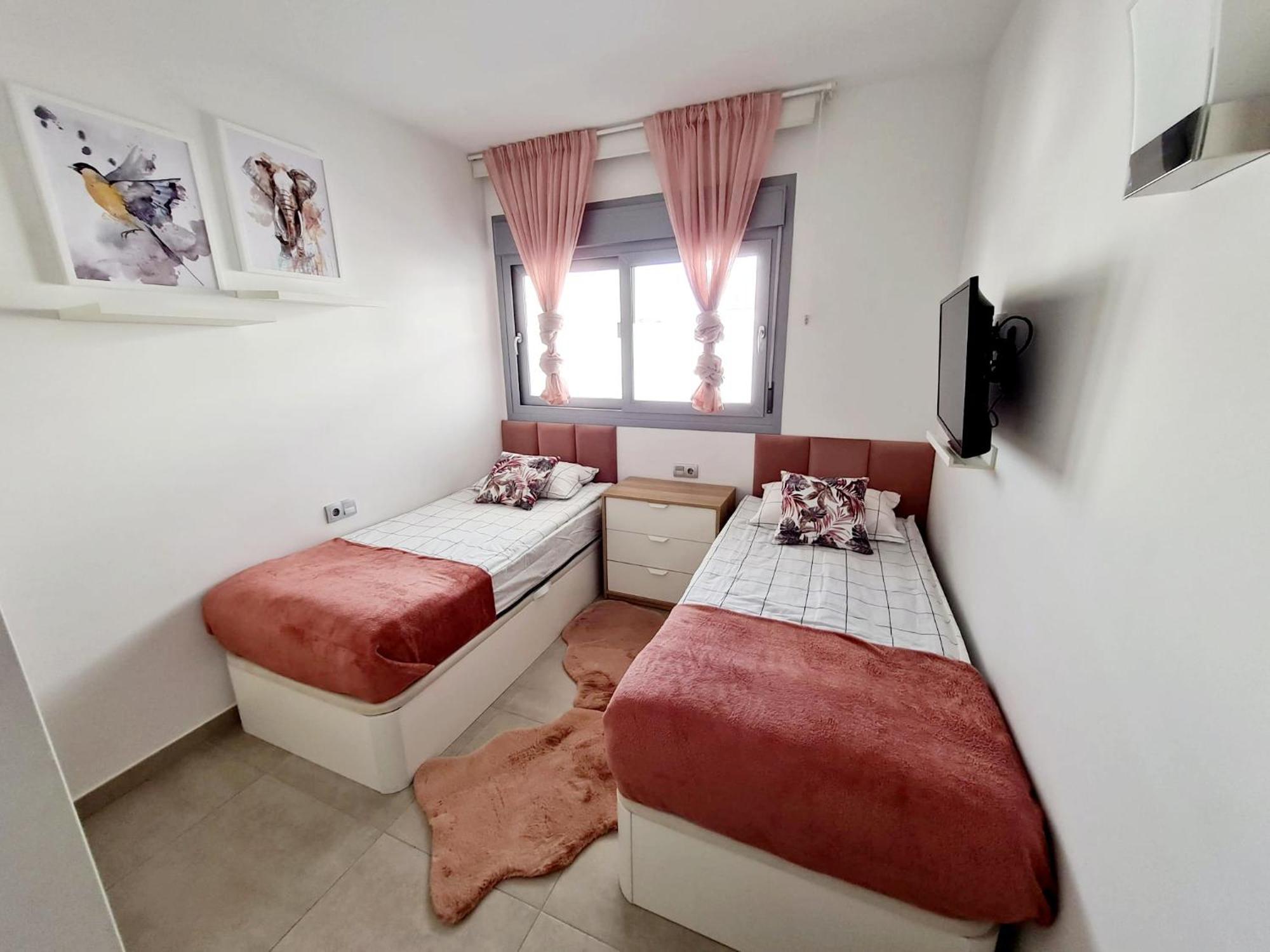 Pmt01 - Modern, Luxury With Heated Pool *