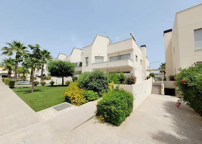 Pmt01 - Modern, Luxury With Heated Pool