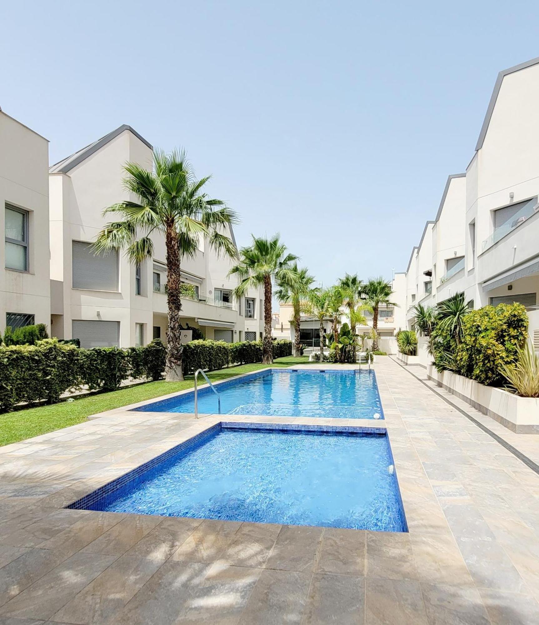 Pmt01 - Modern, Luxury With Heated Pool * Torrevieja